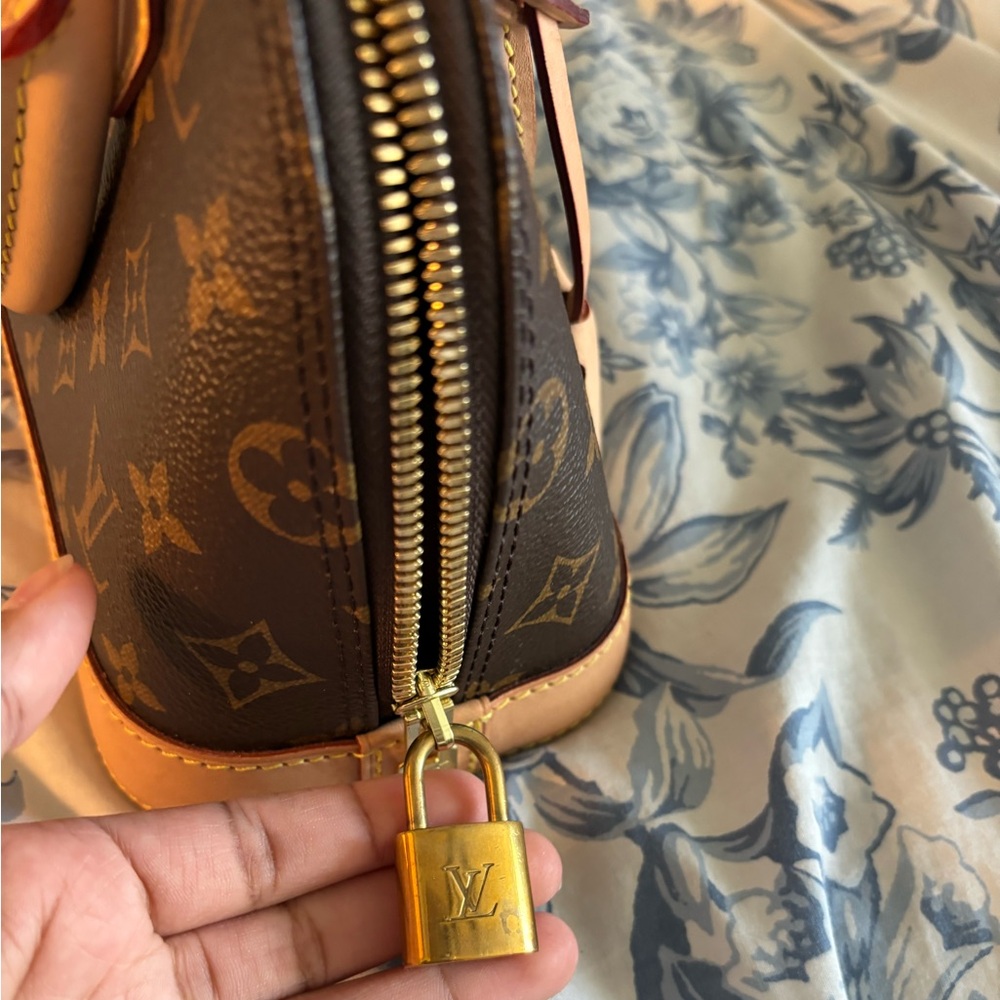 Authentic Louis Vuitton Bag ALMA BB